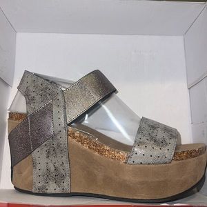 Pierre Dumas wedges sz 9